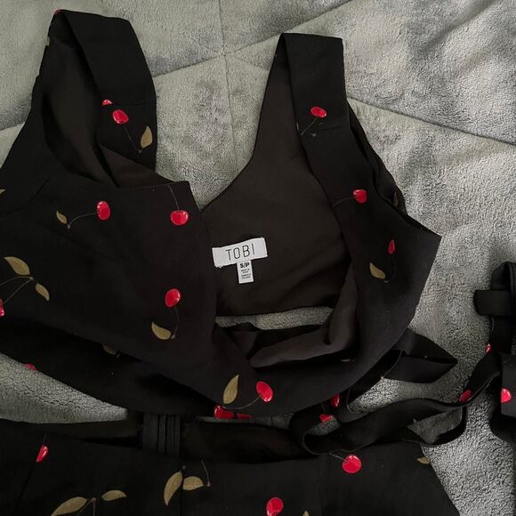 Tobi Black Cherry Wrap Tie Romper Size Small - Picture 4 of 5